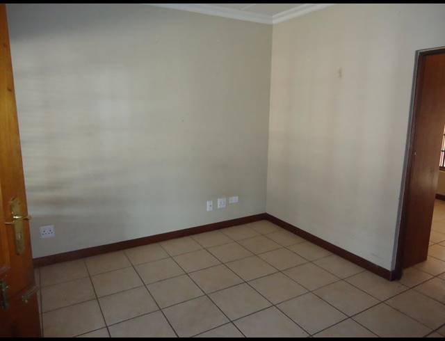 1 BEDROOM PROPERTY TO RENT IN DIE BULT